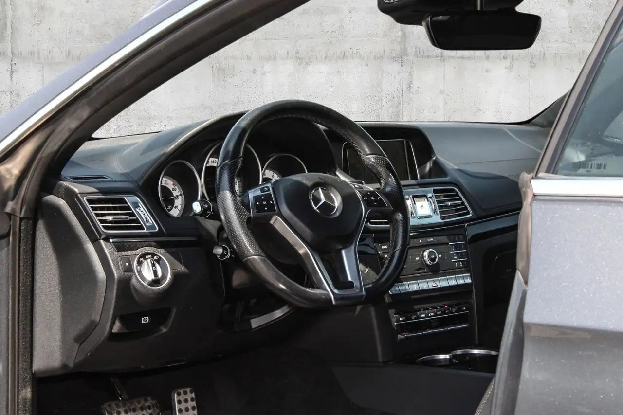 Mercedes-Benz E-Class fotografie Mercedes-Benz E-Class