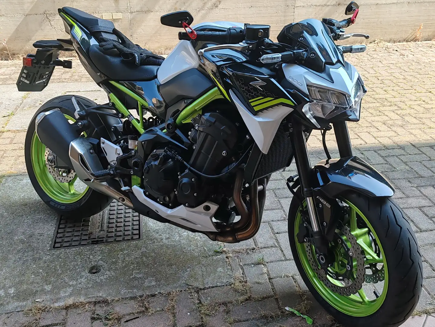 Kawasaki 900 Z Performance White - 1