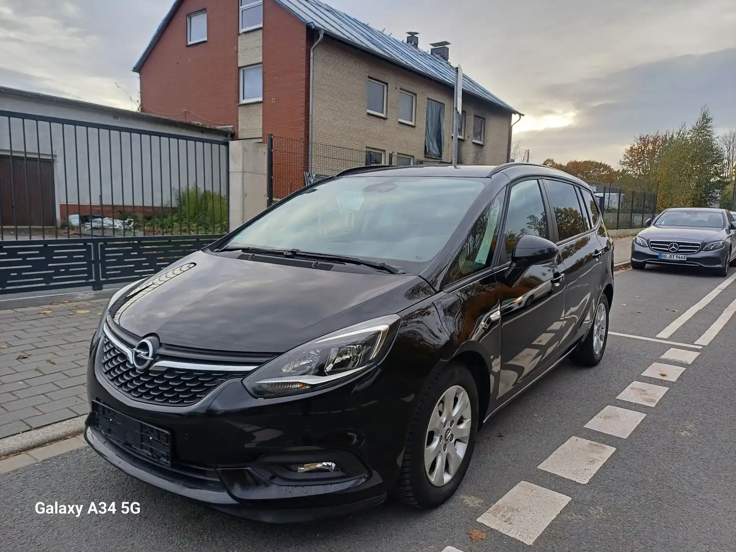 Opel Zafira Edition"Aus 1.Hand,Allwetterreifen" Schwarz - 1