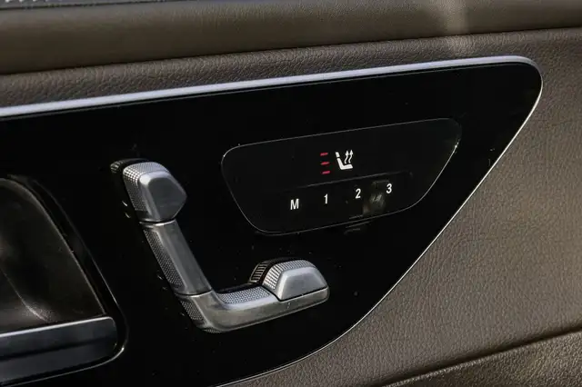 Mercedes-Benz 300 view 10