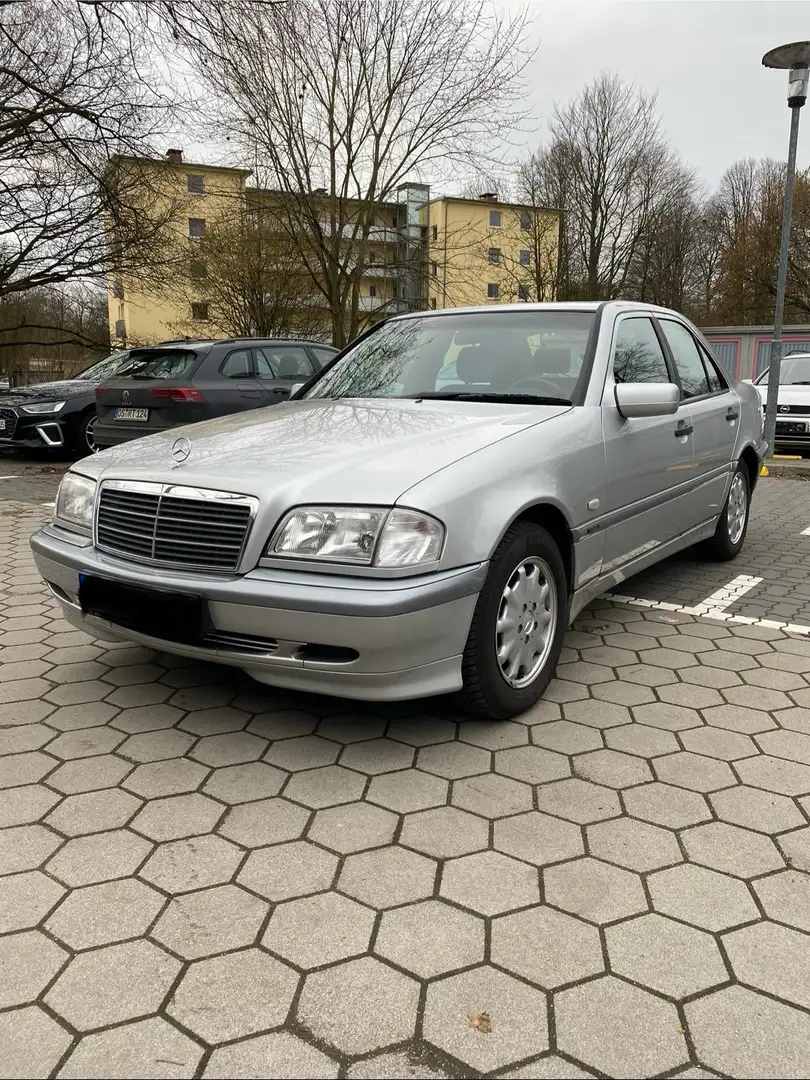 Mercedes-Benz C 200 Classic srebrna - 1