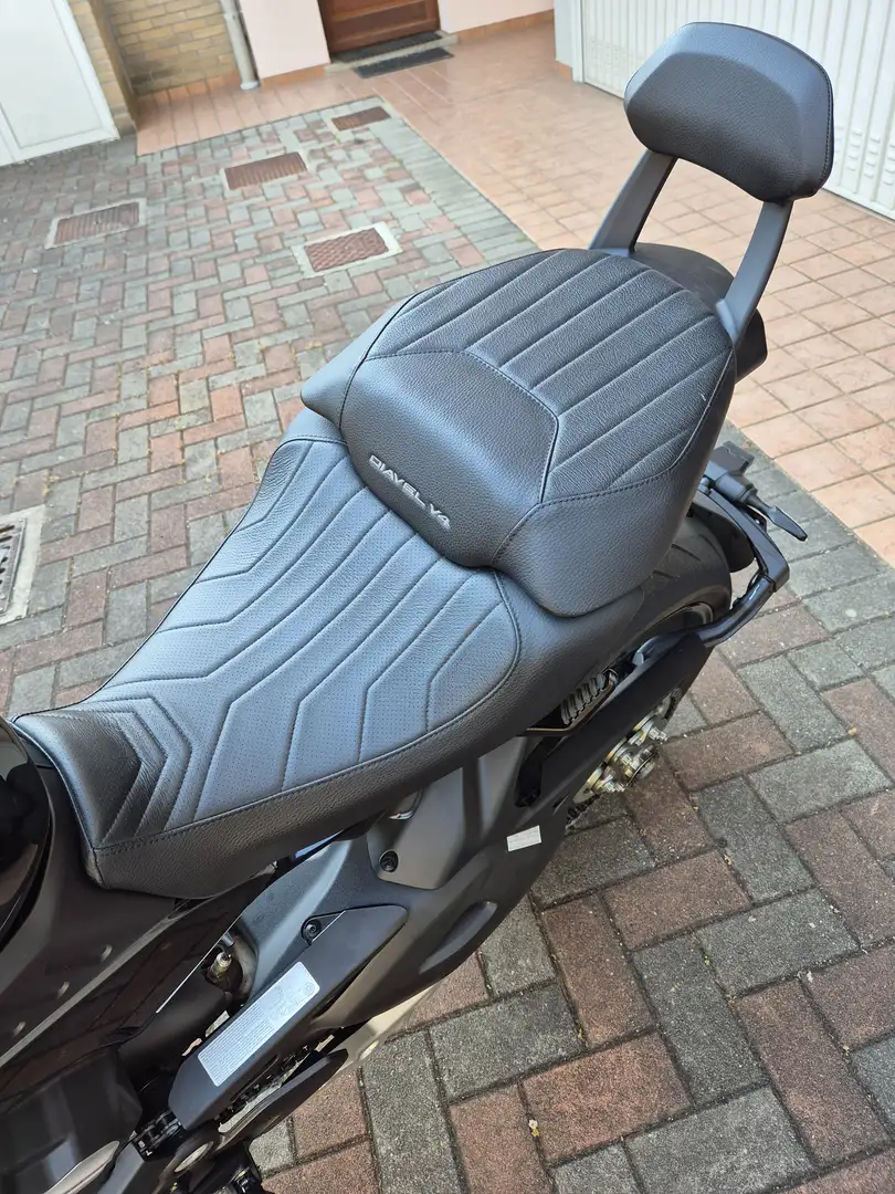 Ducati Diavel v4 black Negru - 2