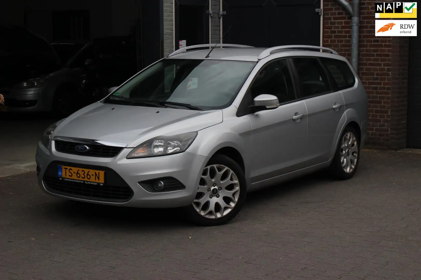 Ford Focus Wagon 1.6 Titanium| 1jaar APK Grijs - 1