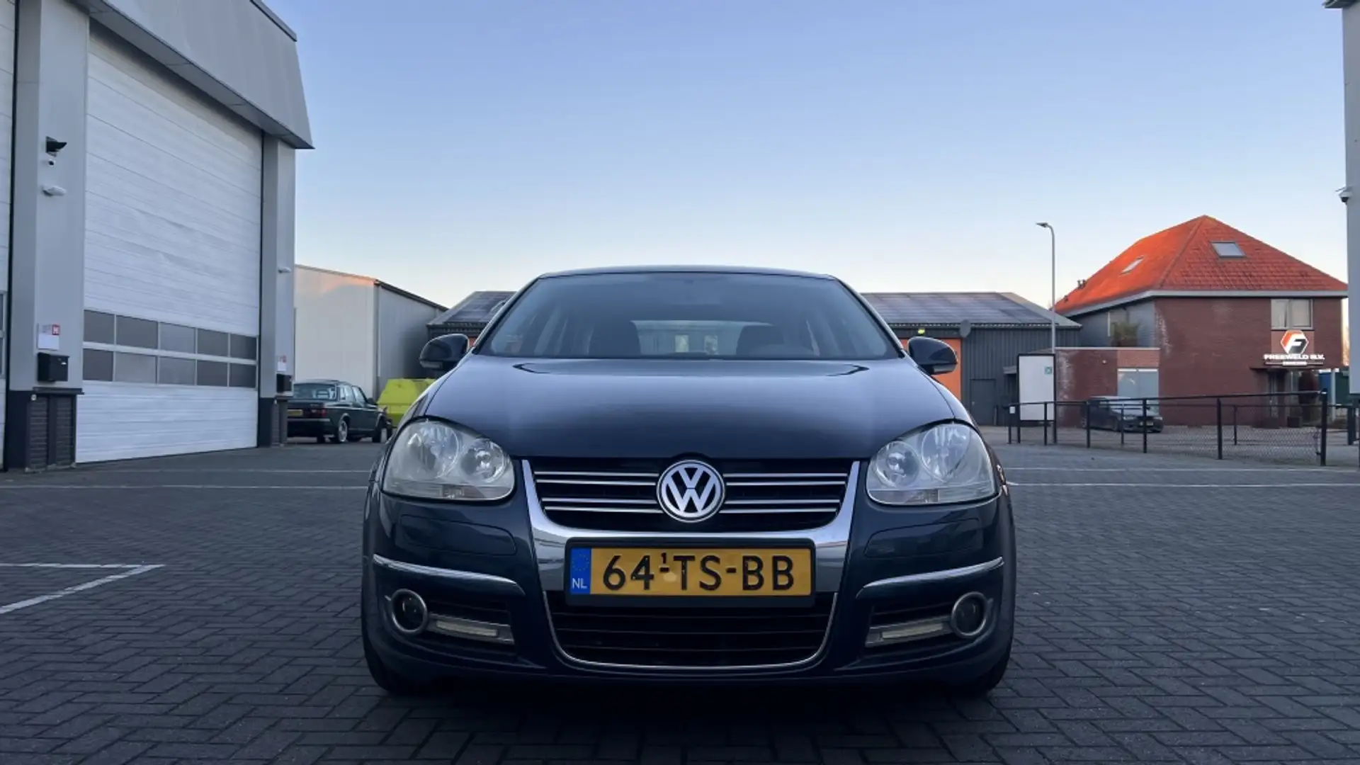 Volkswagen Jetta 1.6 FSI Comfortl.Bns Grau - 2