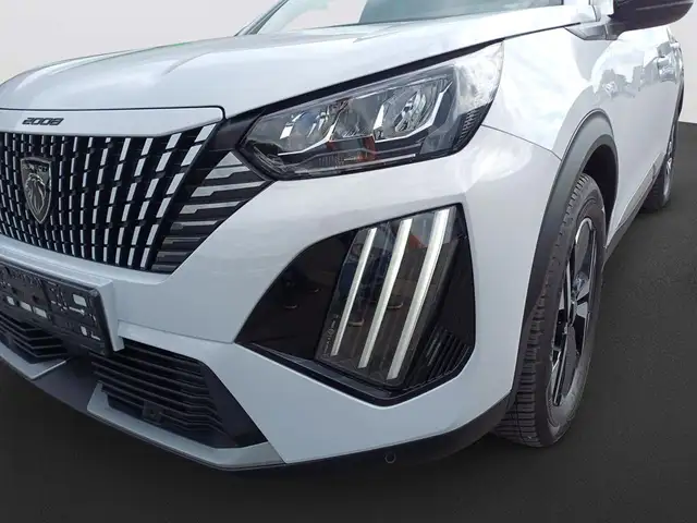 Peugeot 2008 view 9
