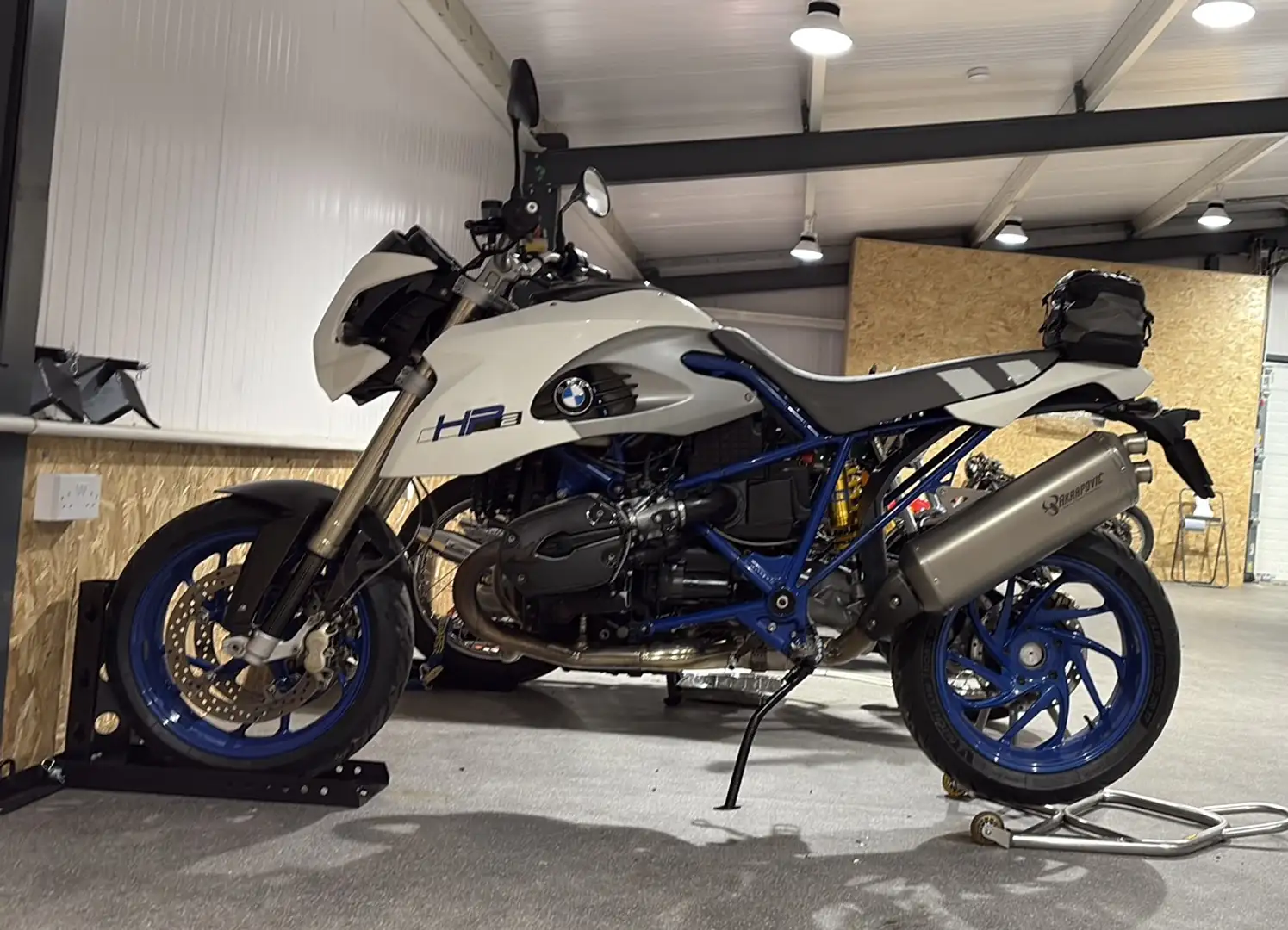 BMW HP 2 Megamoto - 1