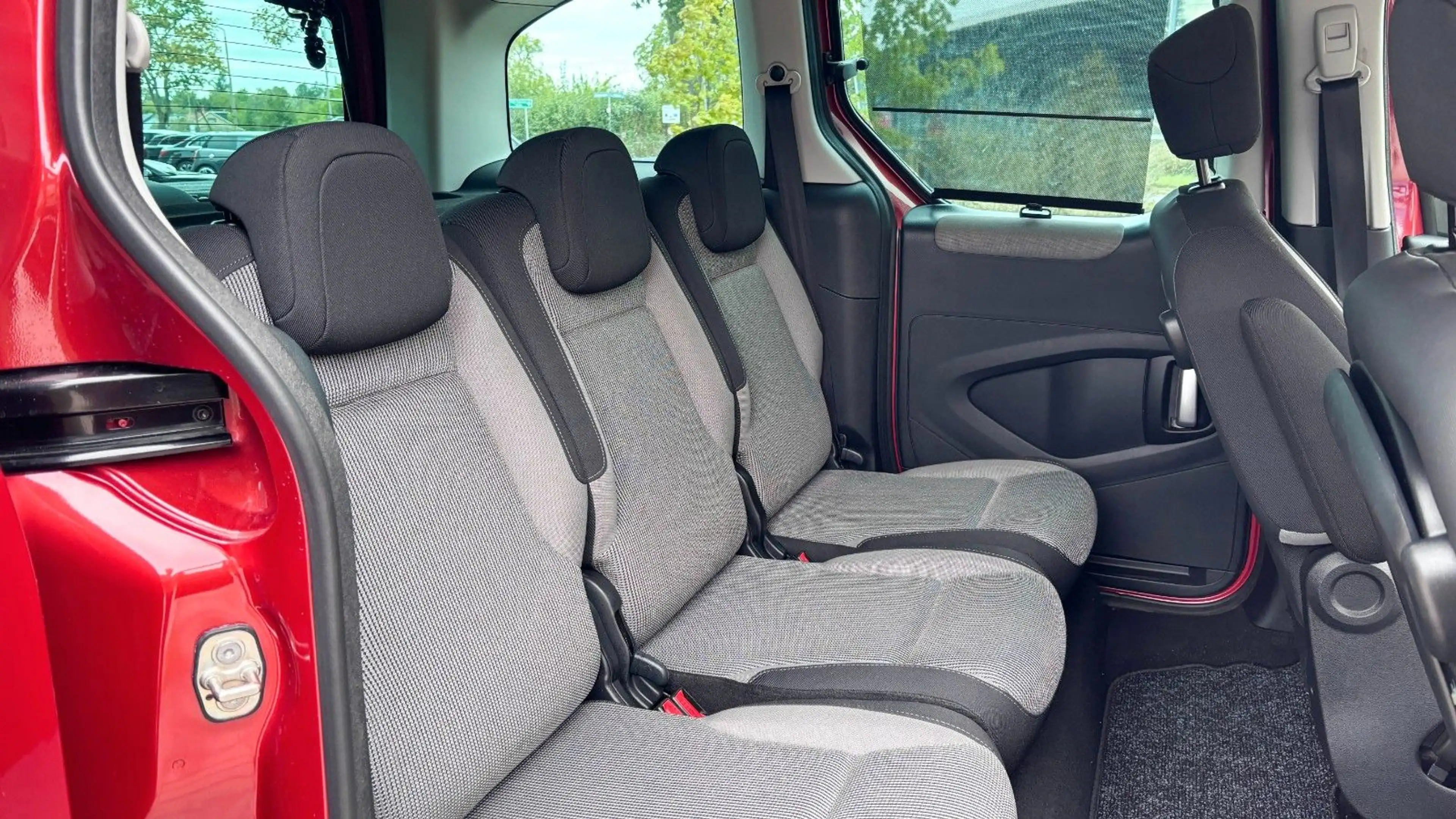 Peugeot Partner Premium — photo 9