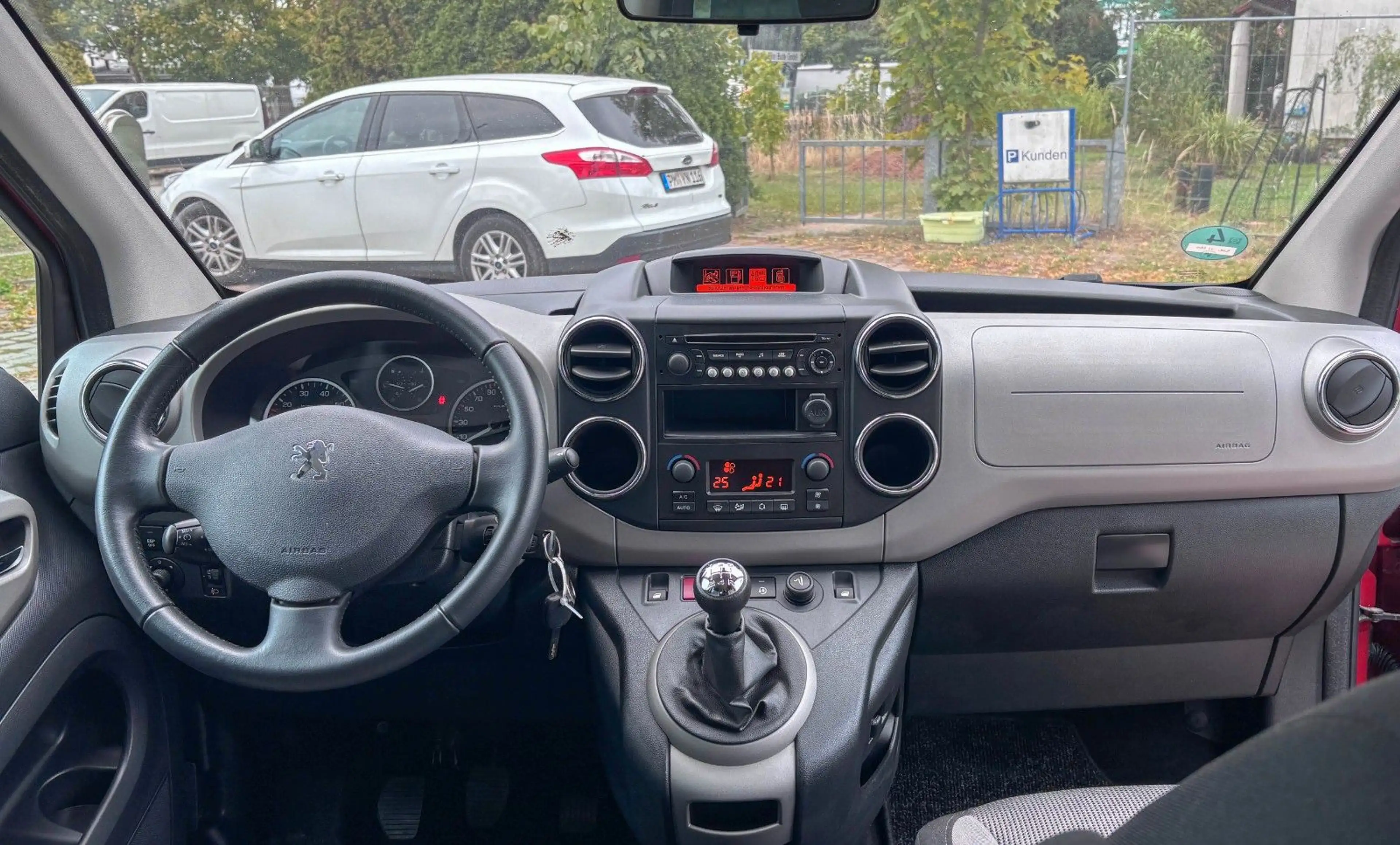 Peugeot Partner Premium — photo 10
