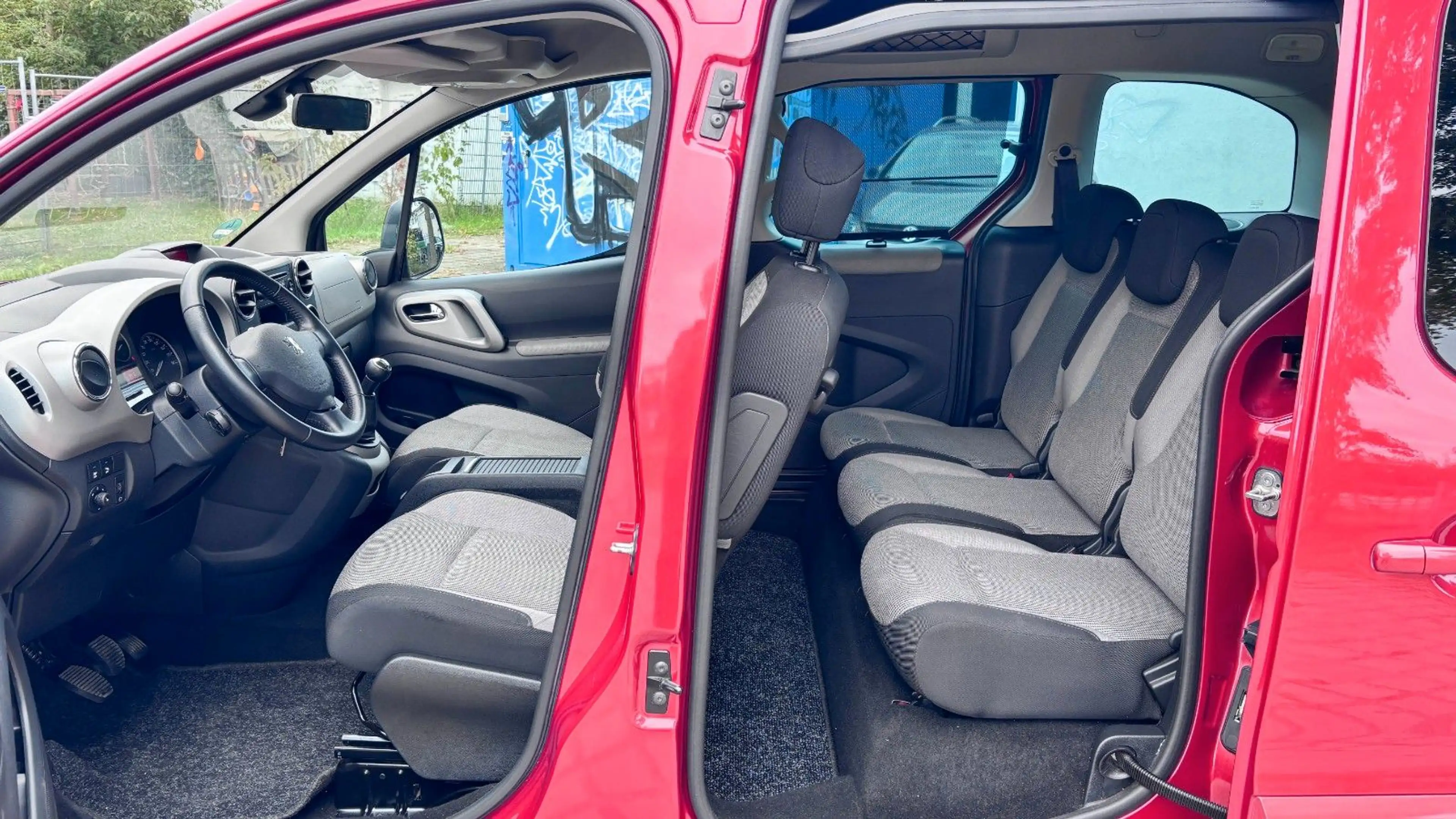 Peugeot Partner Premium — photo 12