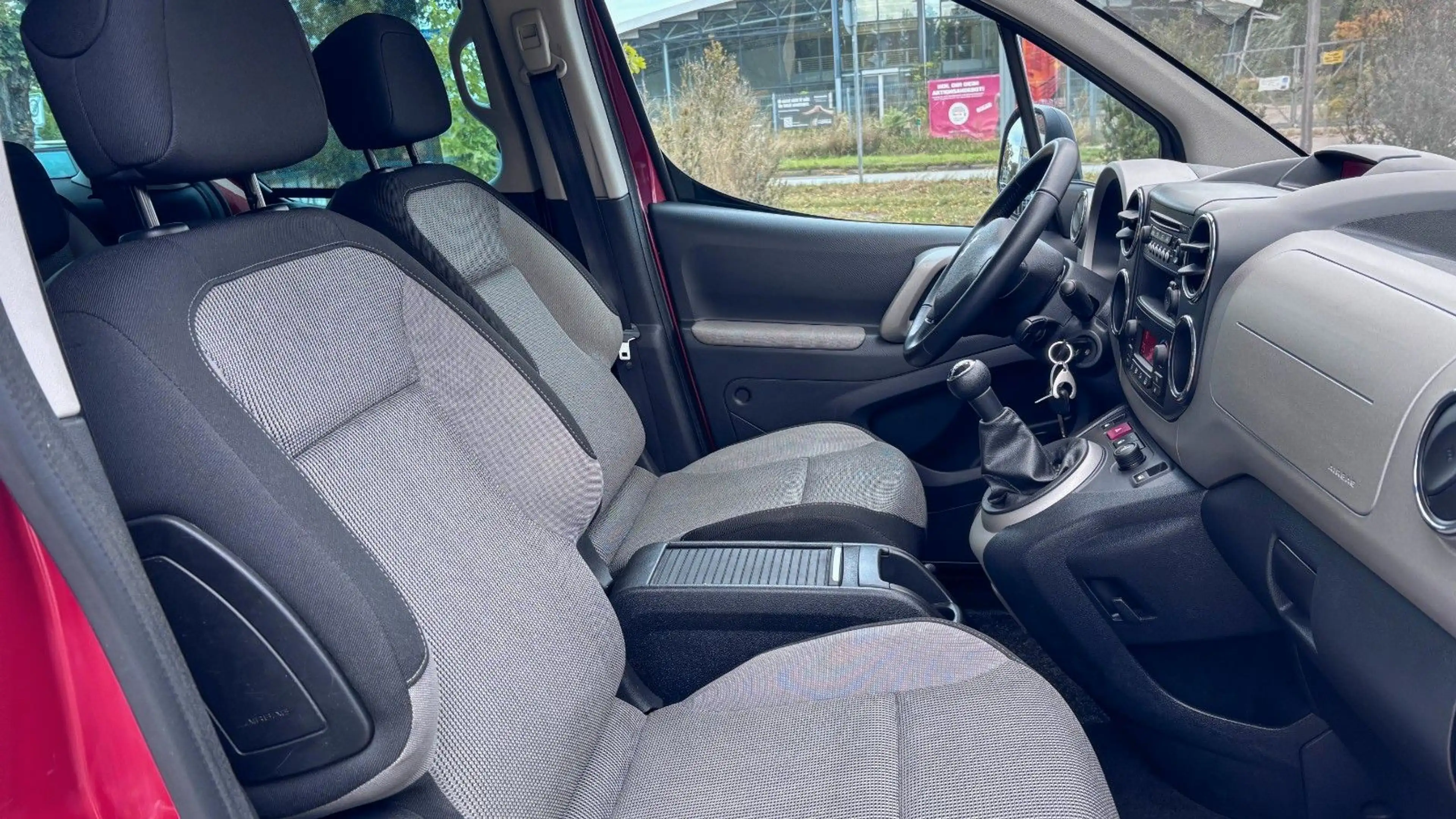 Peugeot Partner Premium — photo 8