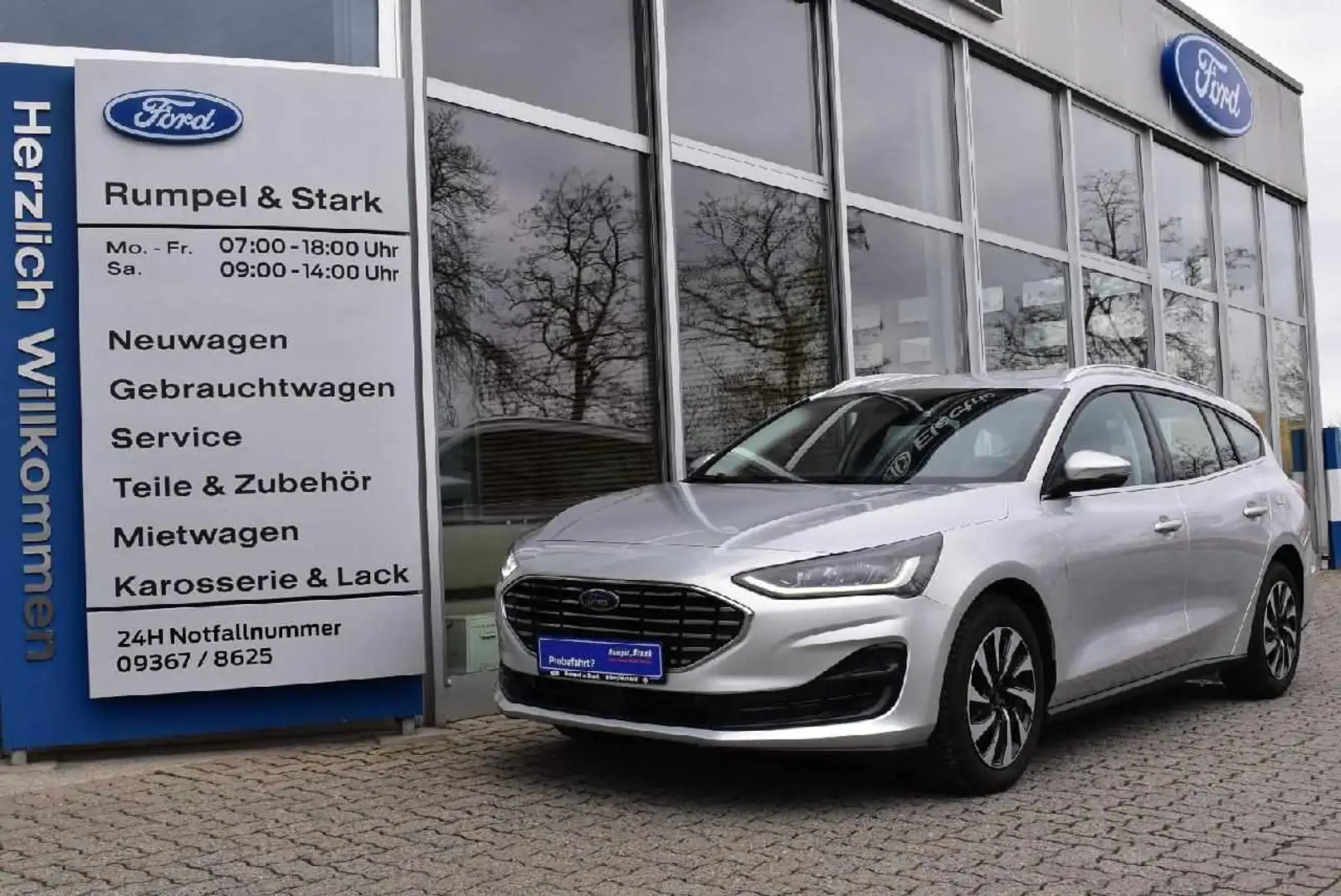 Ford Focus Titanium Silber - 1