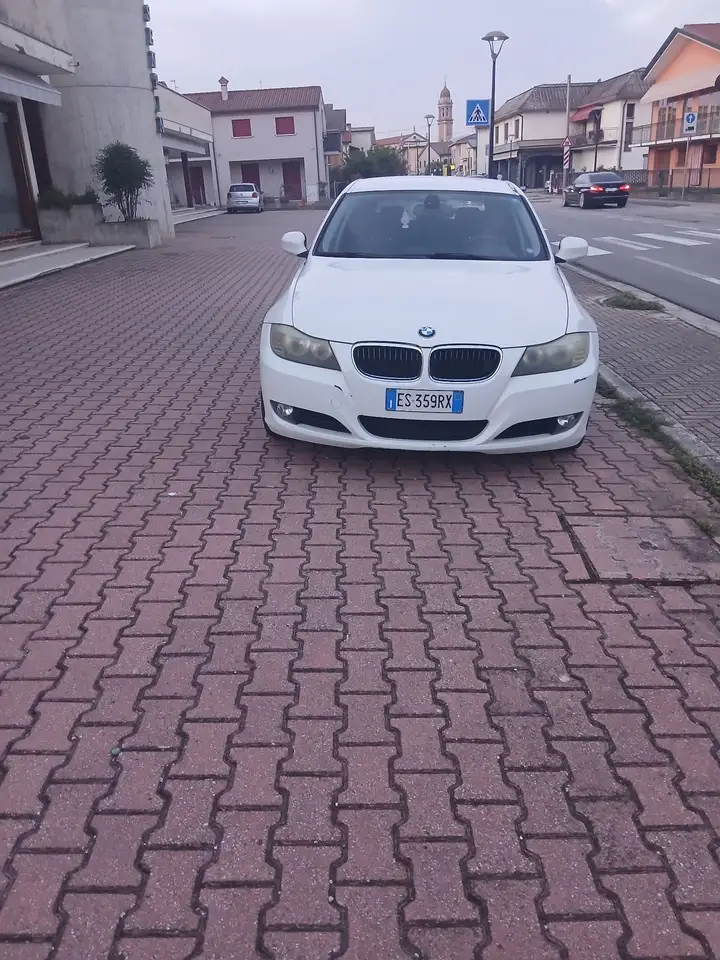 BMW 320 320d Touring Futura 184cv — photo 1 of 7