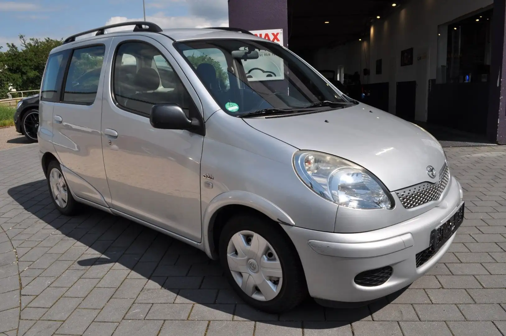 Toyota Yaris Verso 1.4 D-4D Sol * 85.500 KM - TÜV NEU * Silber - 1