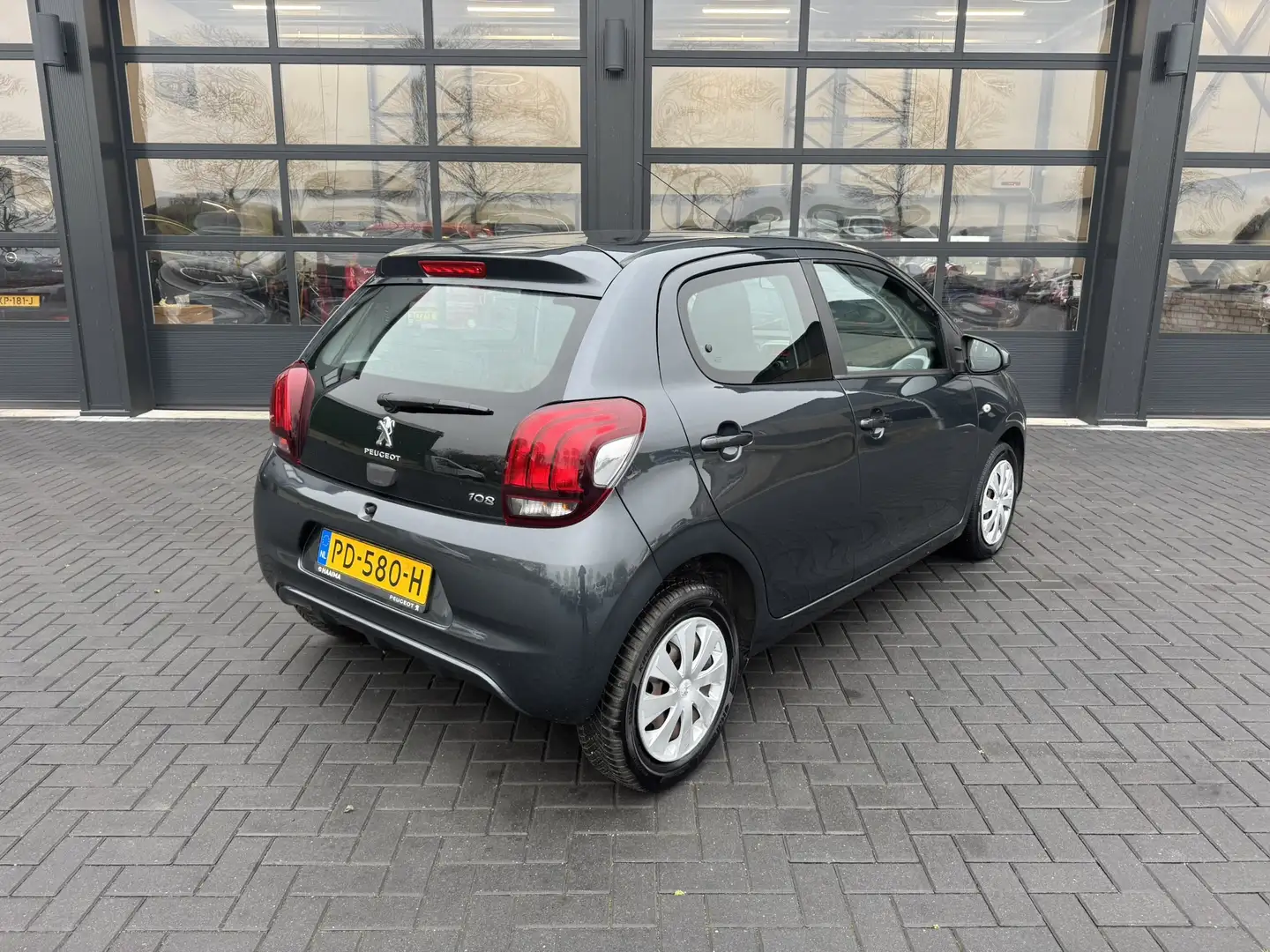 Peugeot 108 1.0 e-VTi Airco / 5D Gri - 2
