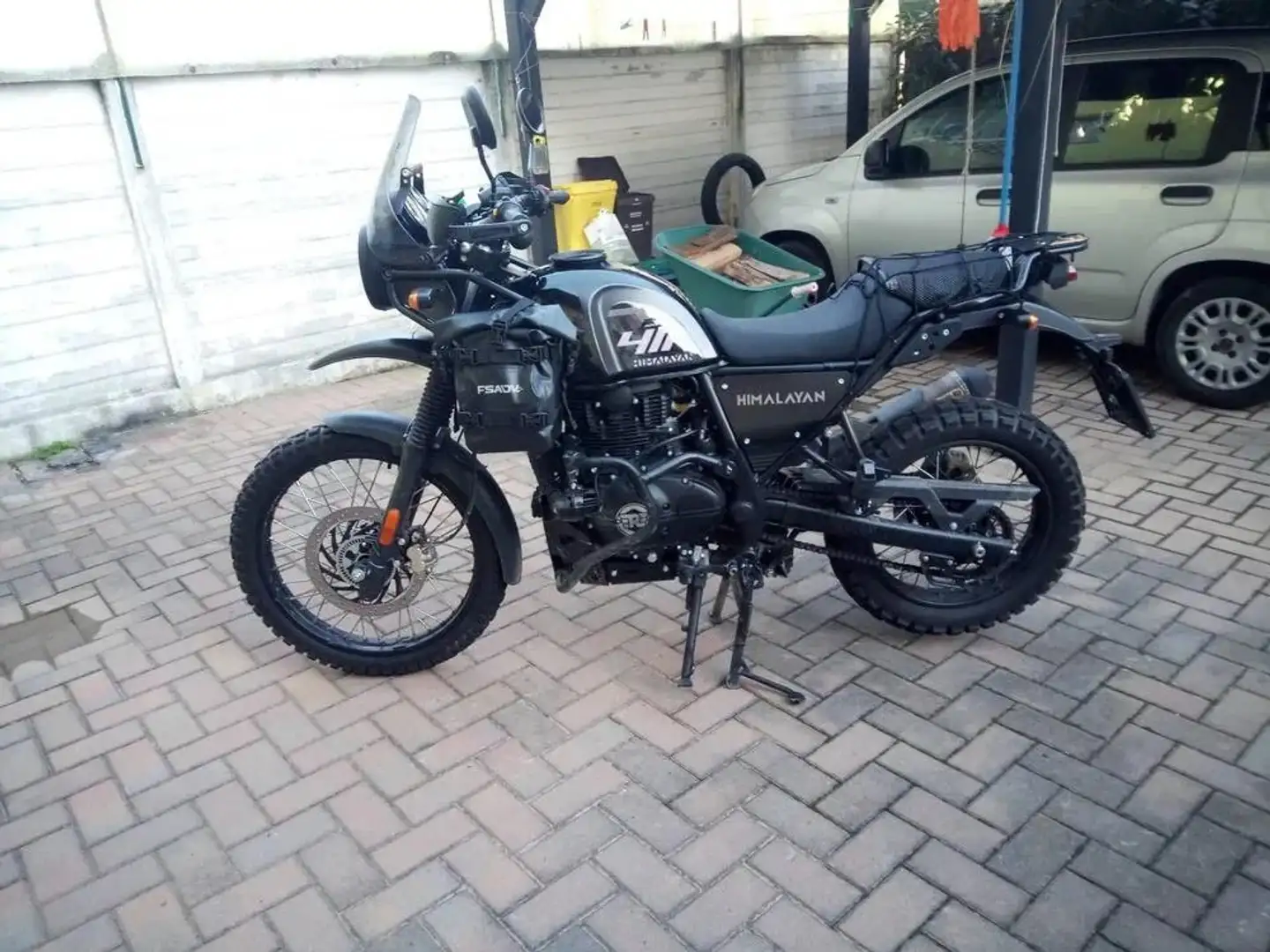Royal Enfield Himalayan Nero - 1