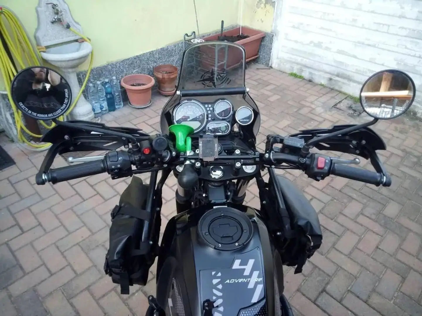 Royal Enfield Himalayan Nero - 2