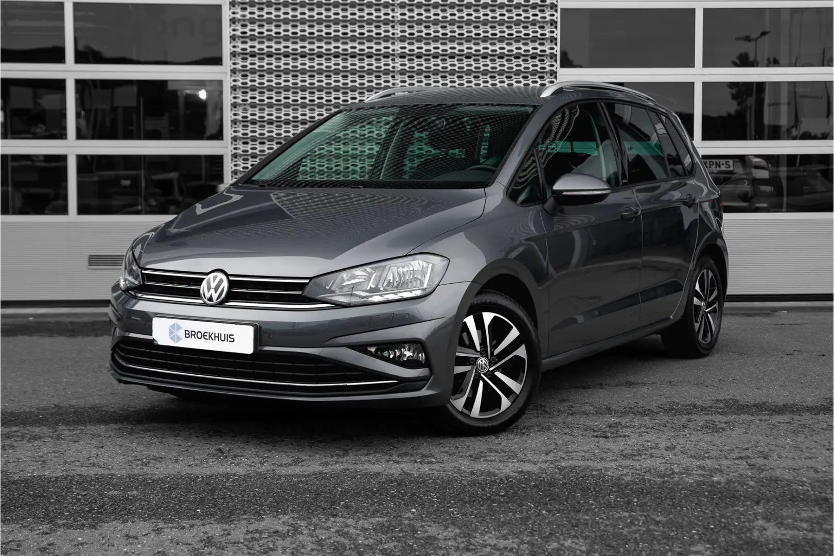 Volkswagen Golf Sportsvan 1.5 TSI 131PK United | Trekhaak | Clima | PDC V+A Grijs - 1