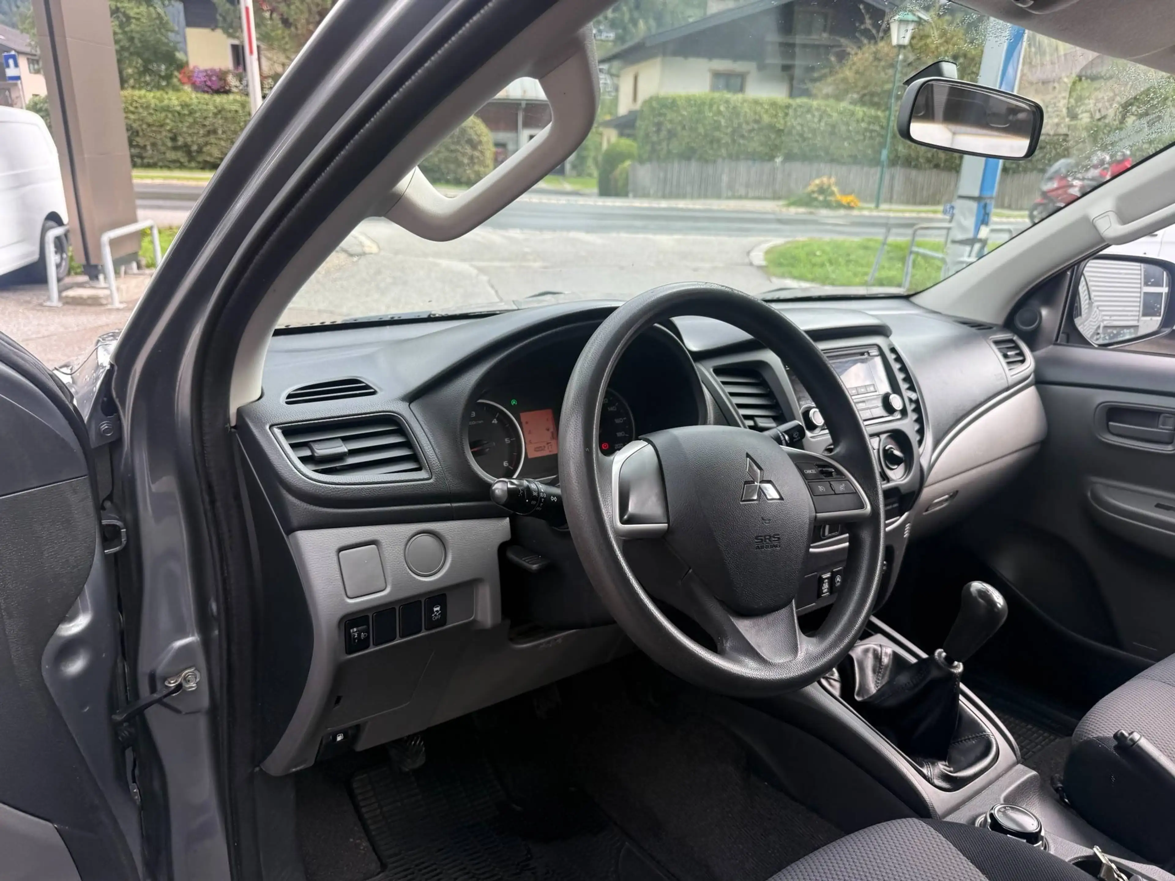 Mitsubishi L200 Invite Doppelkabine — photo 11