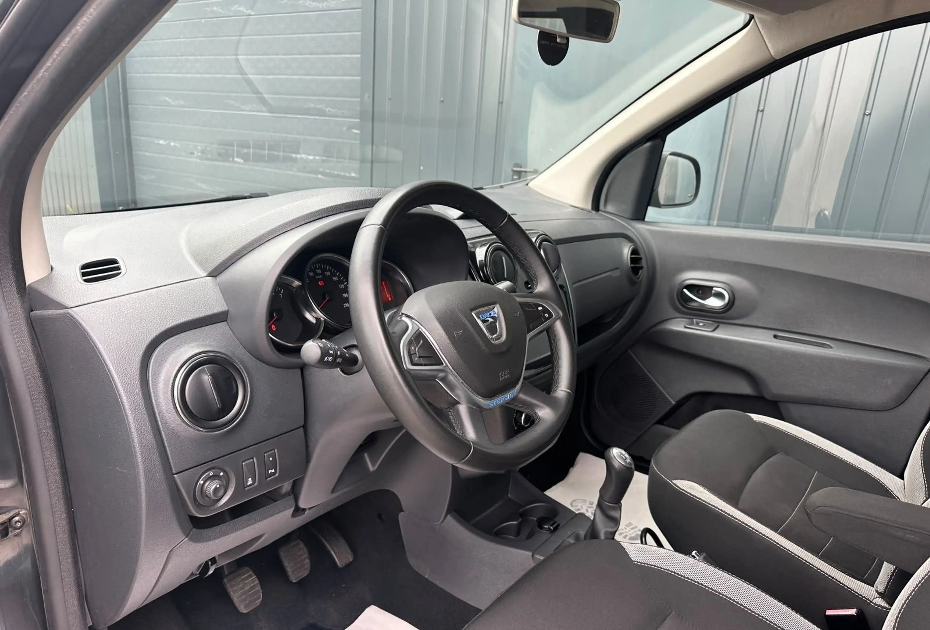 Dacia Lodgy Stepway*1.Hand*7 Sitzer*Kamera*Sitzheizung — photo 10