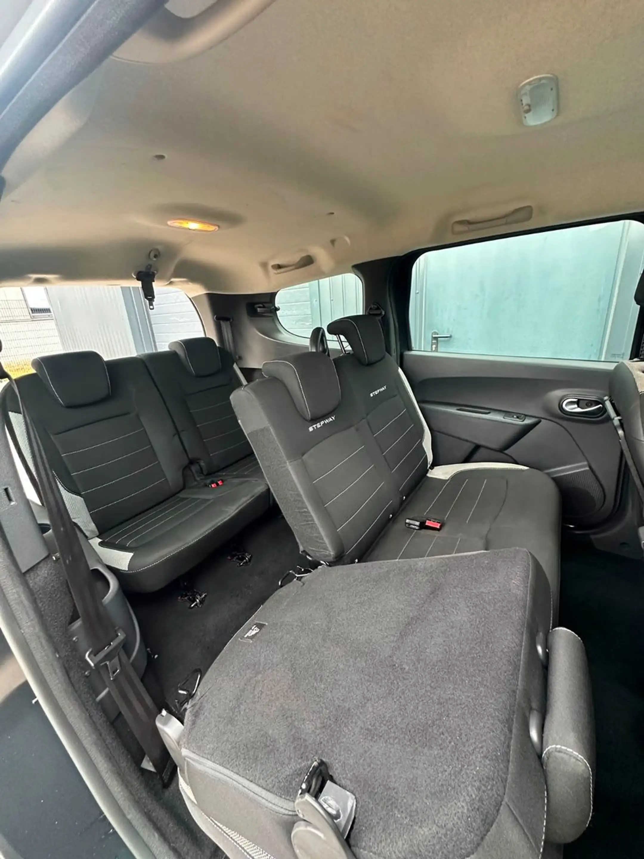 Dacia Lodgy Stepway*1.Hand*7 Sitzer*Kamera*Sitzheizung — photo 14