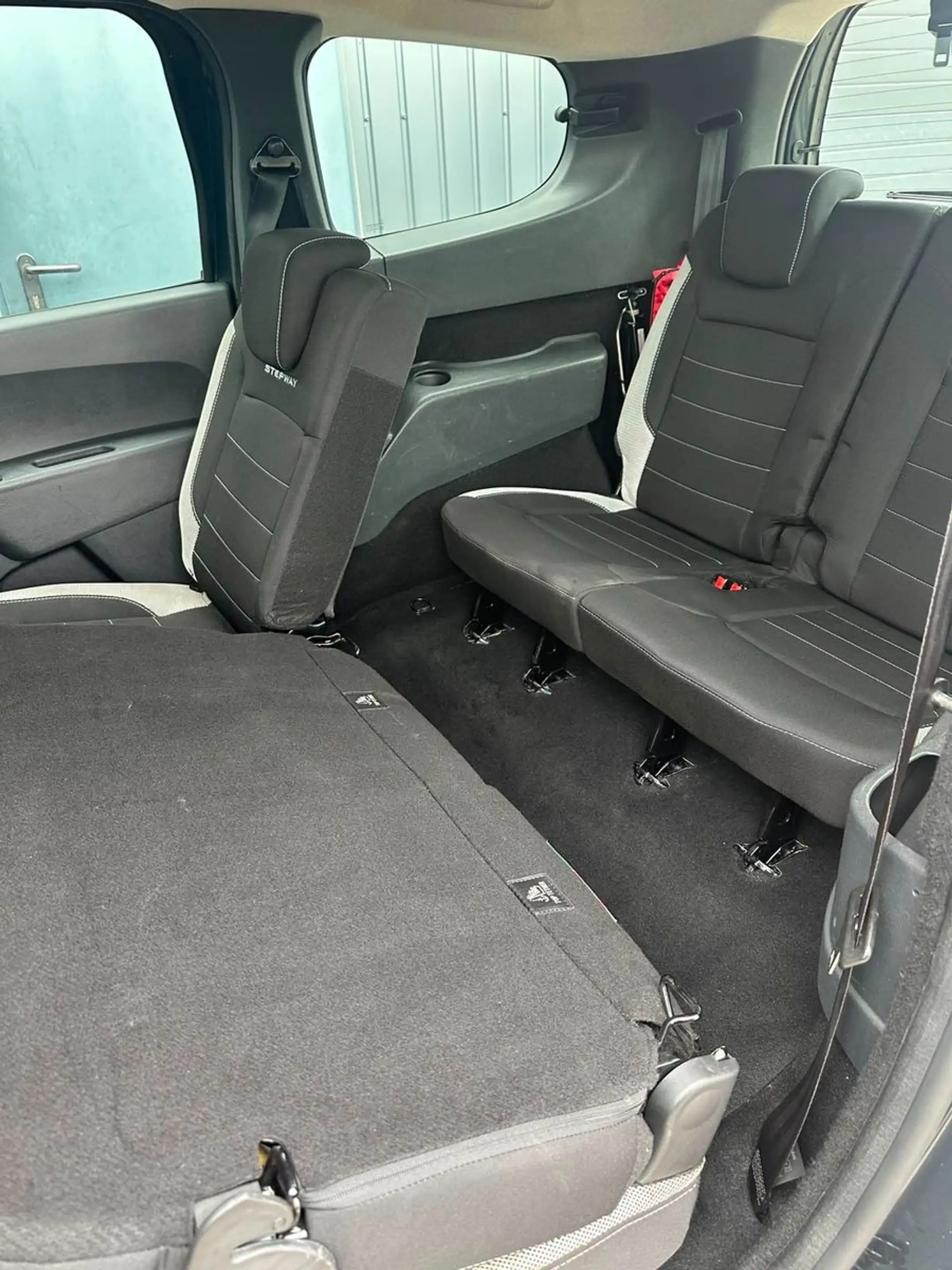 Dacia Lodgy Stepway*1.Hand*7 Sitzer*Kamera*Sitzheizung — photo 15