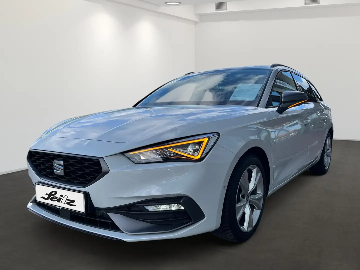 SEAT Leon Sportstourer 1.5 eTSI FR *LED*KAMERA*NAVI* Wit - 2