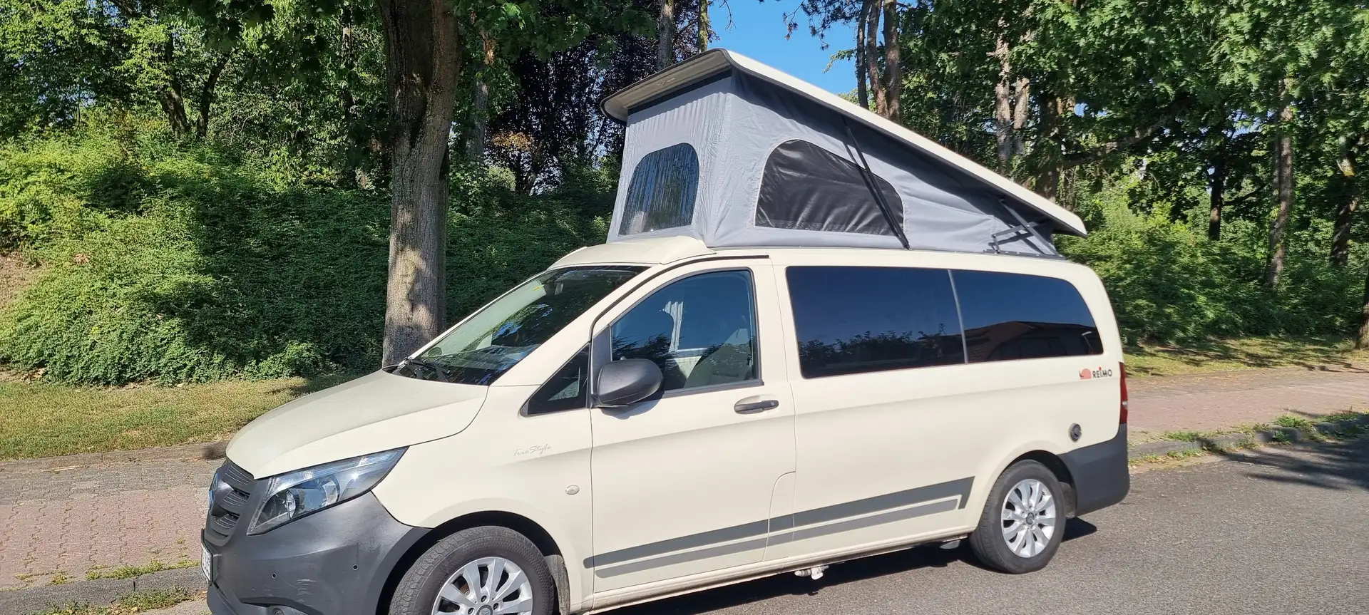 Mercedes-Benz Vito 116 CDI (BlueTEC) Tourer Lang Reimo Trio Style Grau - 1