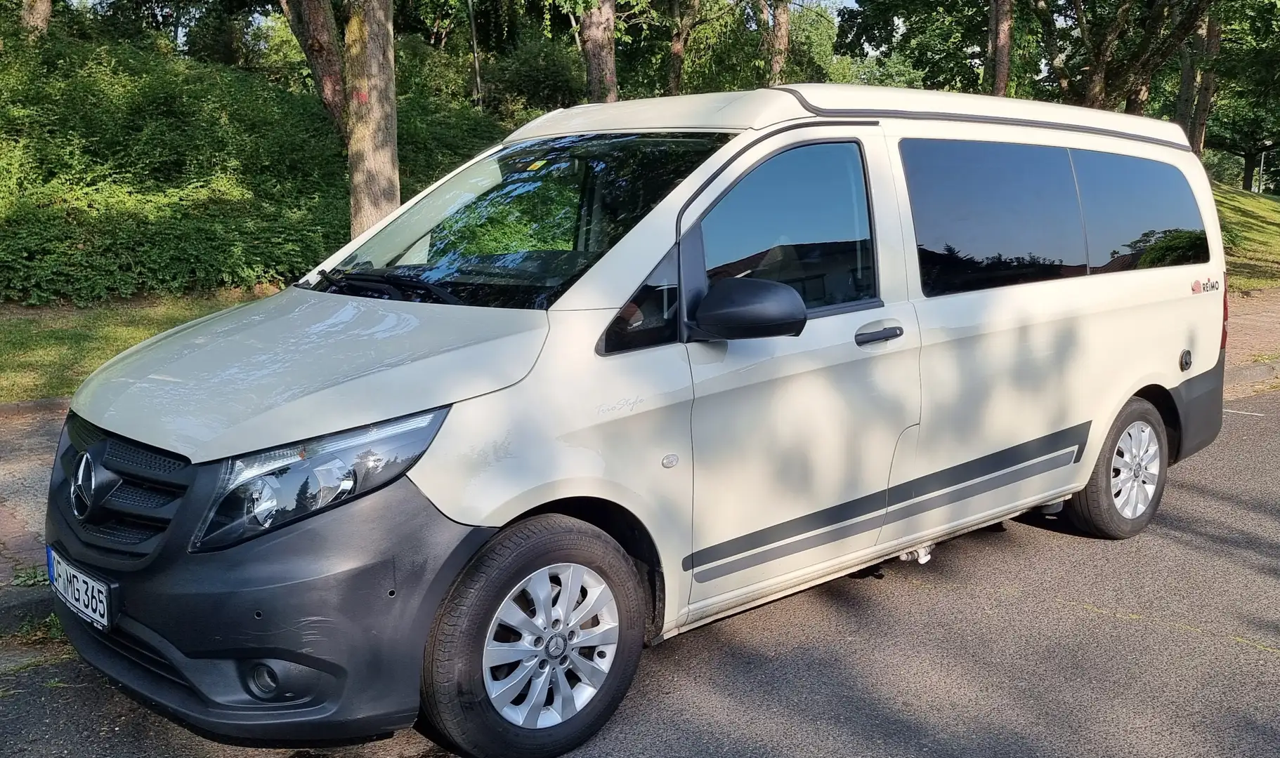 Mercedes-Benz Vito 116 CDI (BlueTEC) Tourer Lang Reimo Trio Style Grau - 2