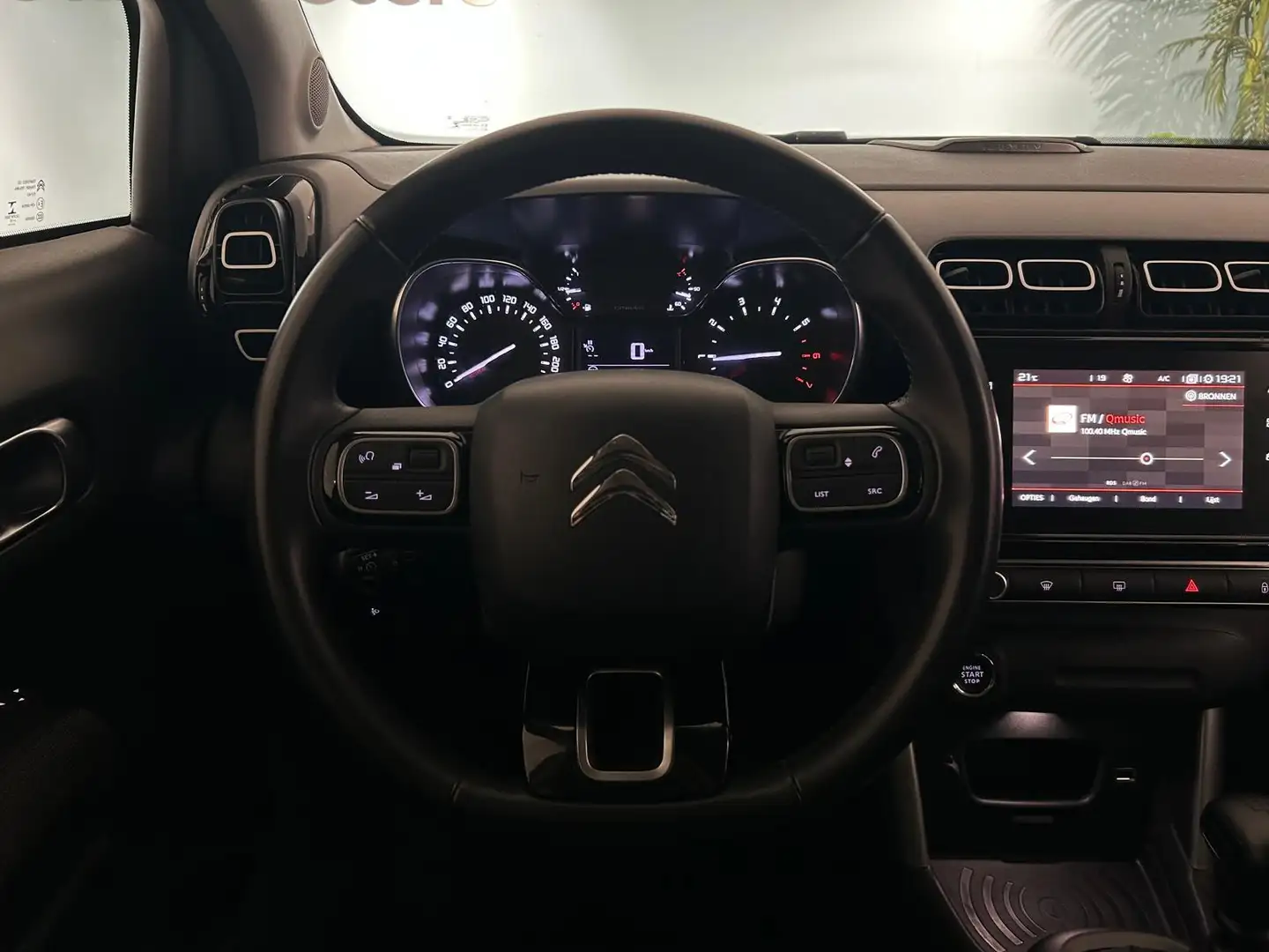 Citroen C3 Aircross 1.2 PureTech S&S Shine | Navigatie | Camera | Trek Zwart - 2