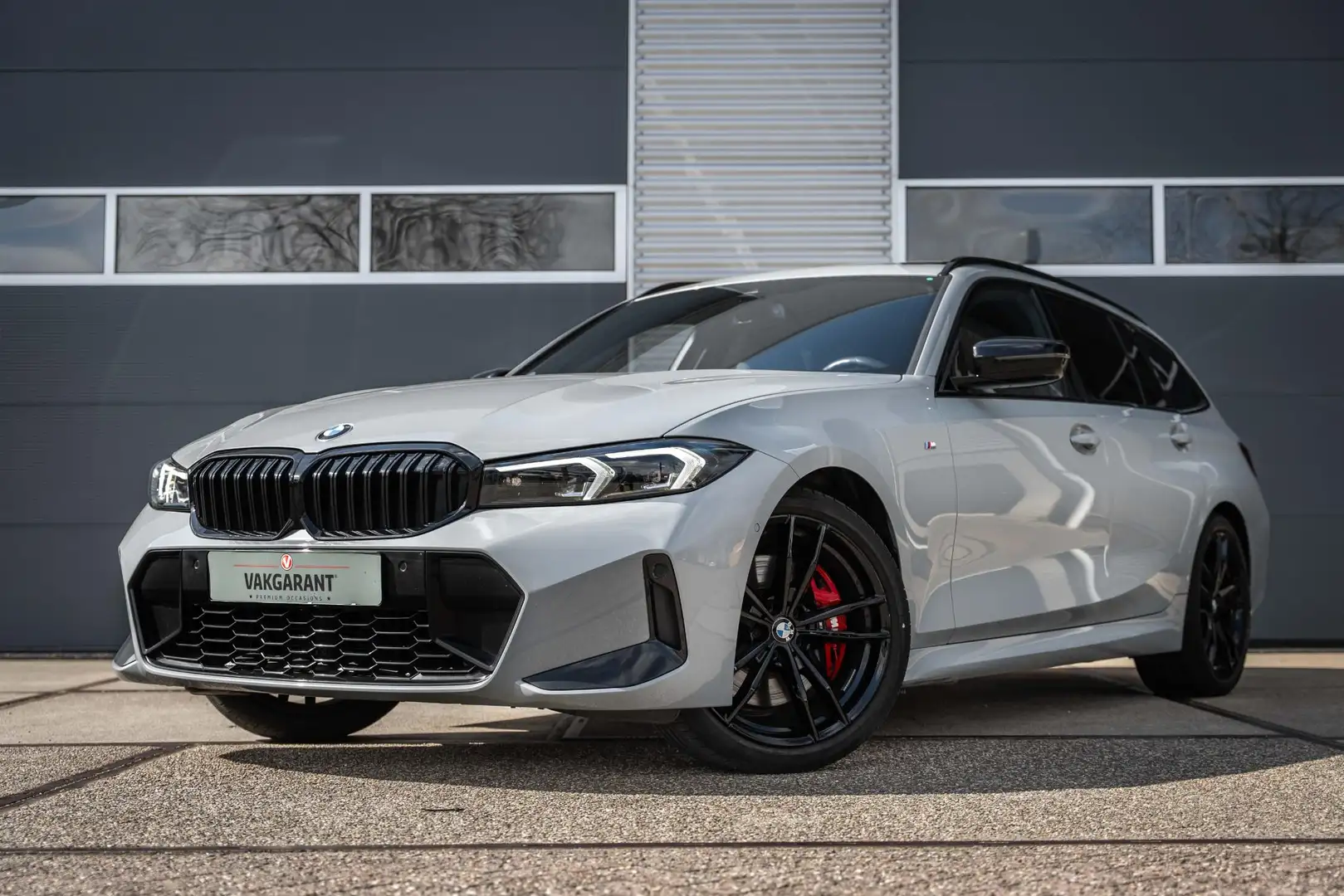 BMW 320 3-serie Touring 320i High Executive |Panorama dak Grijs - 1