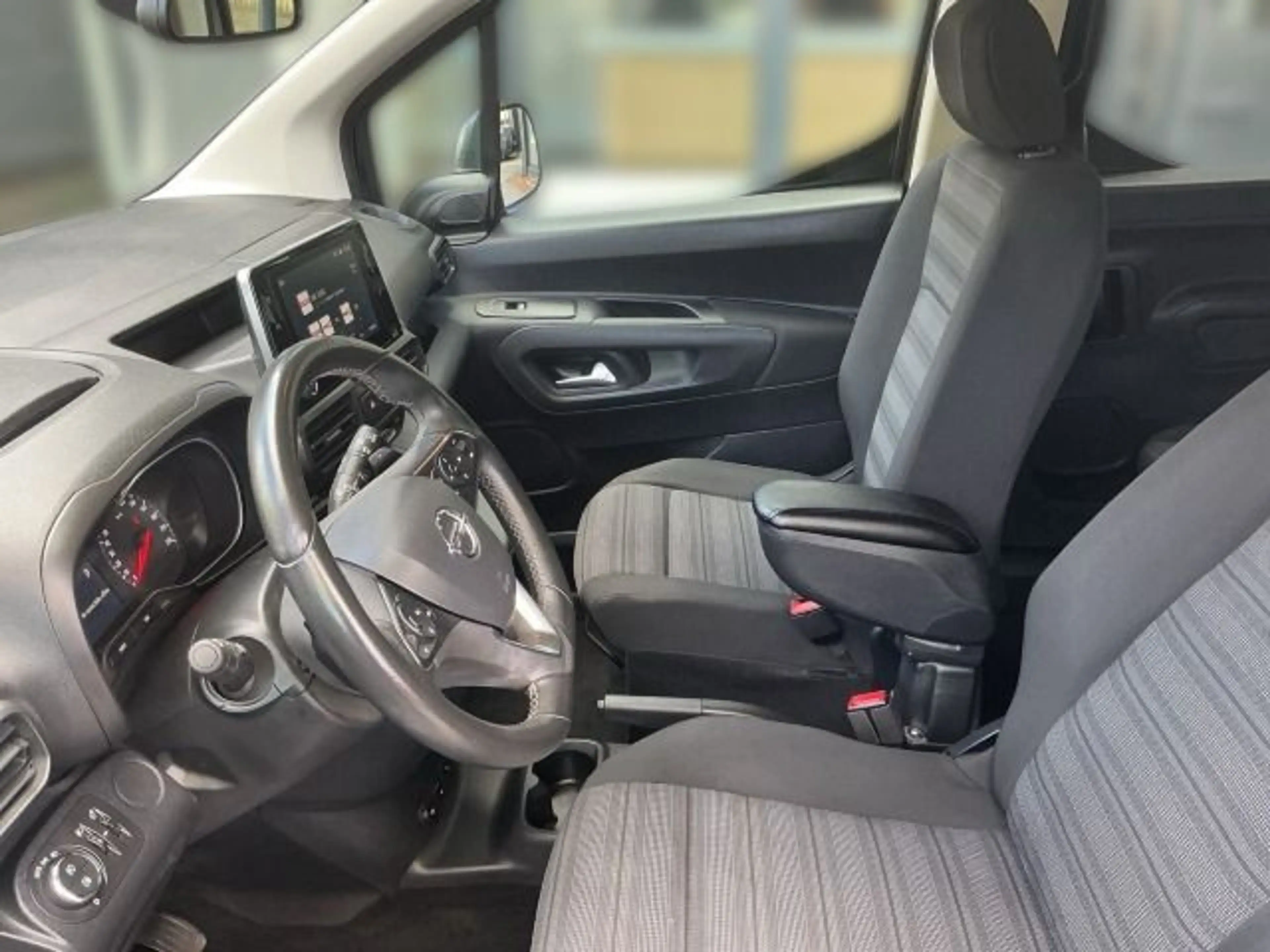 Opel Combo Life 1.2 Turbo Edition*Ganzjahresreifen*Na — photo 7