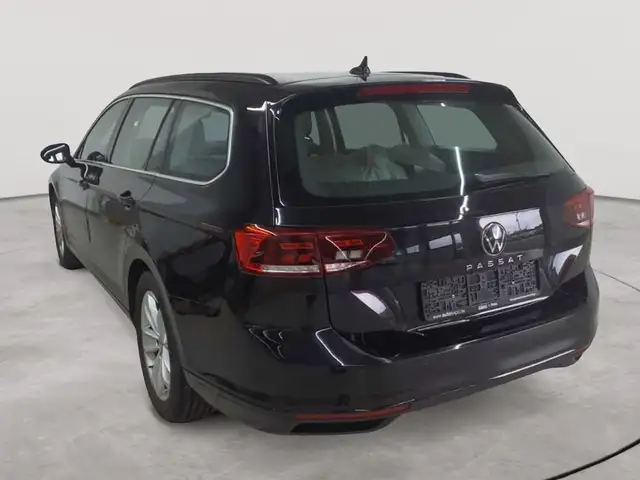 Volkswagen Passat view 5