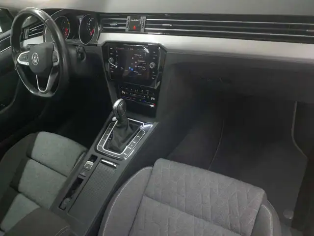 Volkswagen Passat view 9