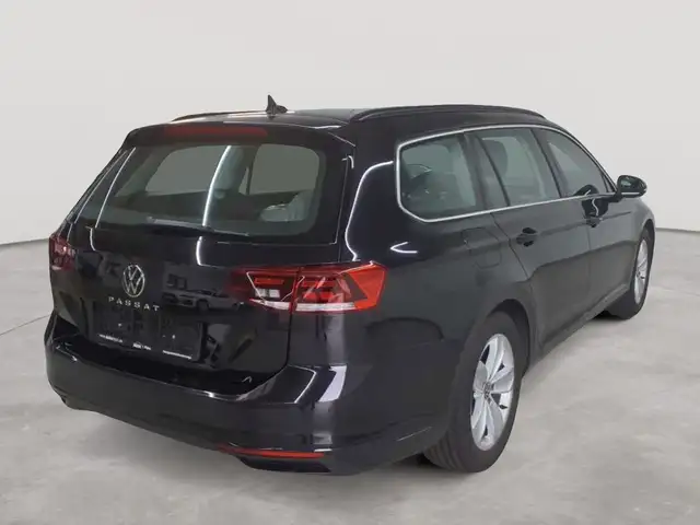 Volkswagen Passat view 4