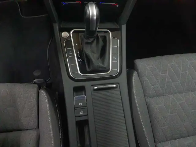 Volkswagen Passat view 10