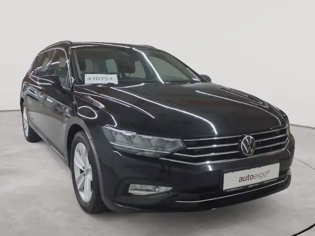 Volkswagen Passat view 2