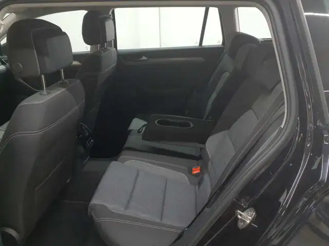 Volkswagen Passat view 13