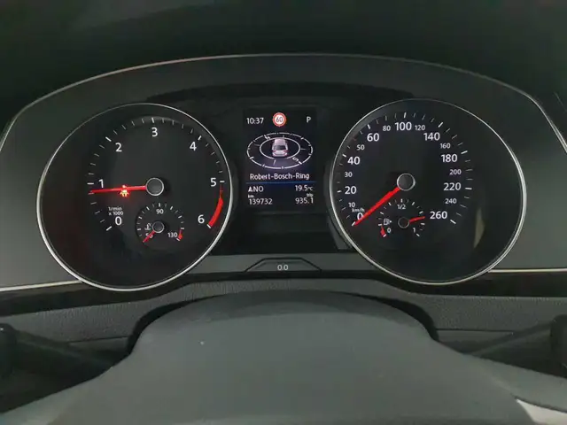 Volkswagen Passat view 11