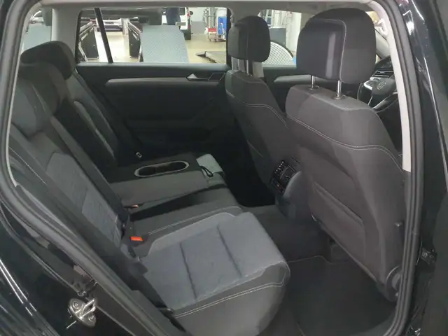 Volkswagen Passat view 14