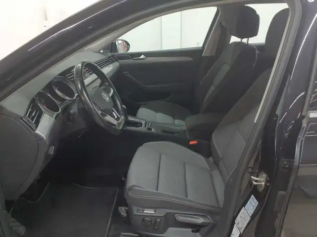 Volkswagen Passat view 7