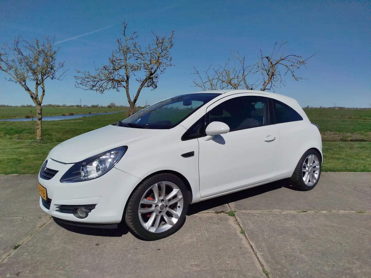 Opel Corsa 1.4-16V Sport Edition Wit - 2
