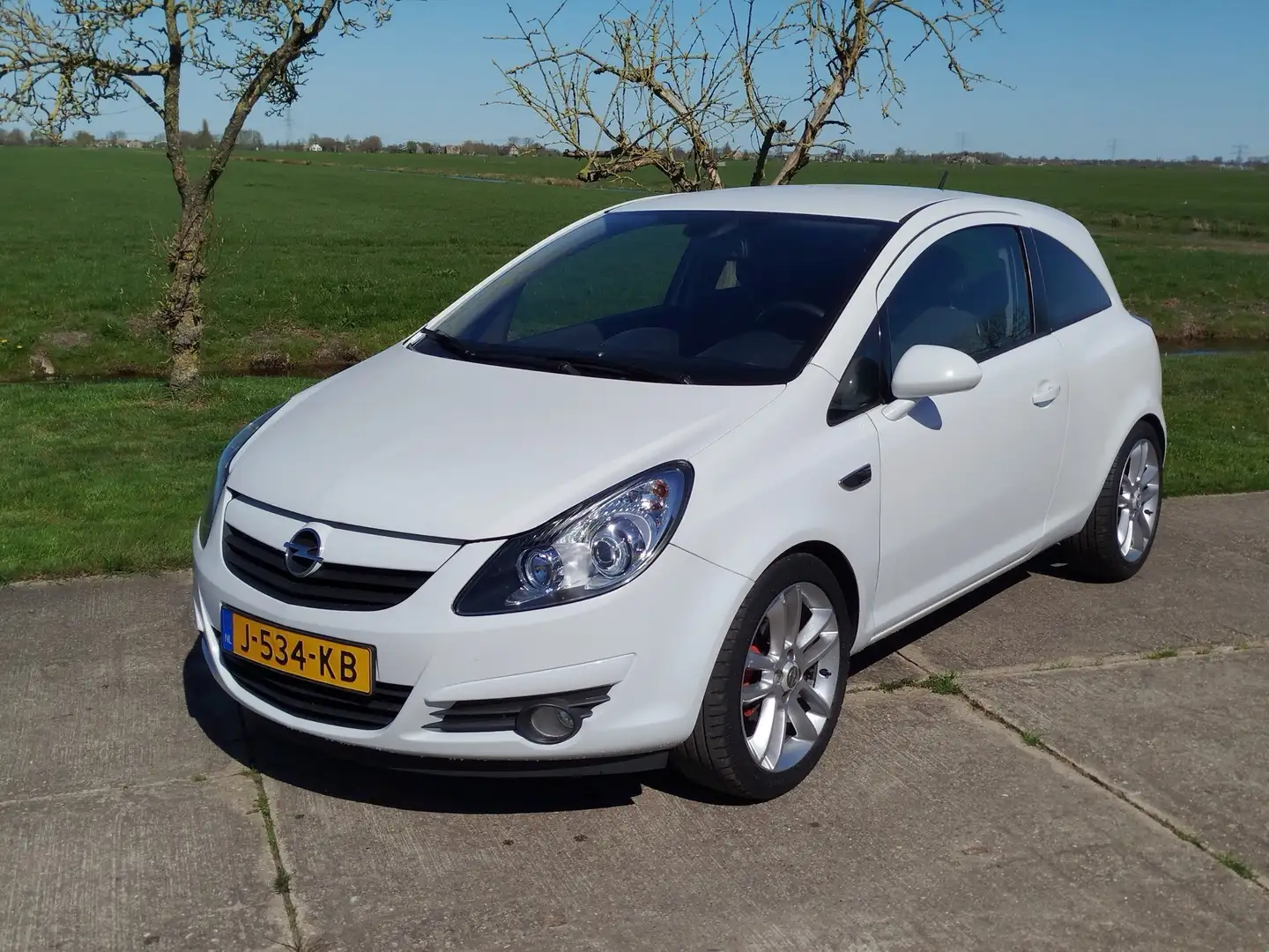 Opel Corsa 1.4-16V Sport Edition Wit - 1