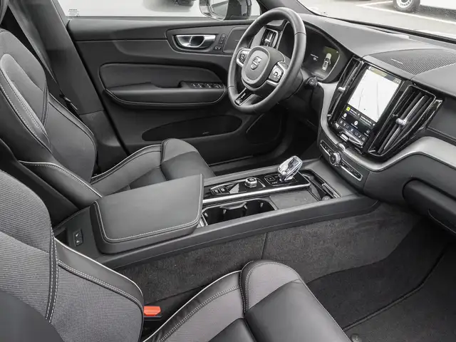 Volvo XC60 view 9