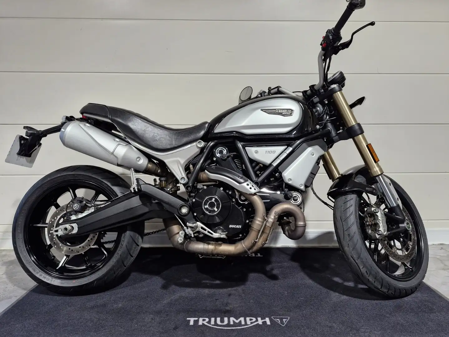 Ducati Scrambler Negro - 1