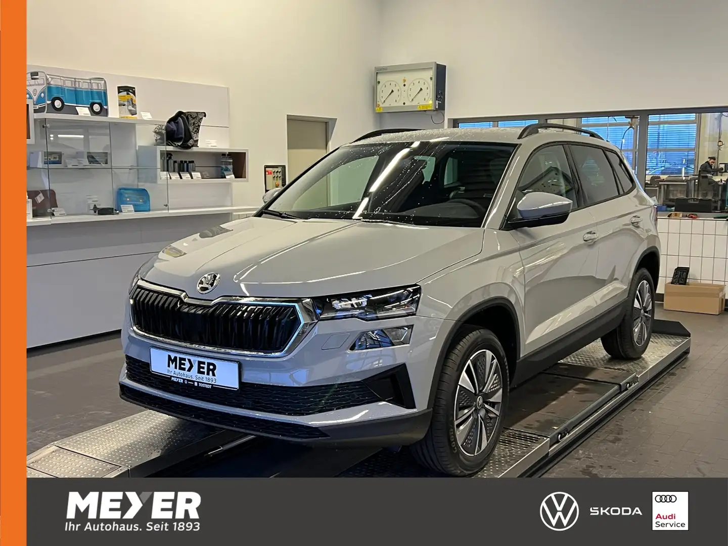 Skoda Karoq TOUR 1.5 TSI DSG *AHK, LED, ACC, 17''-LM* Grau - 1