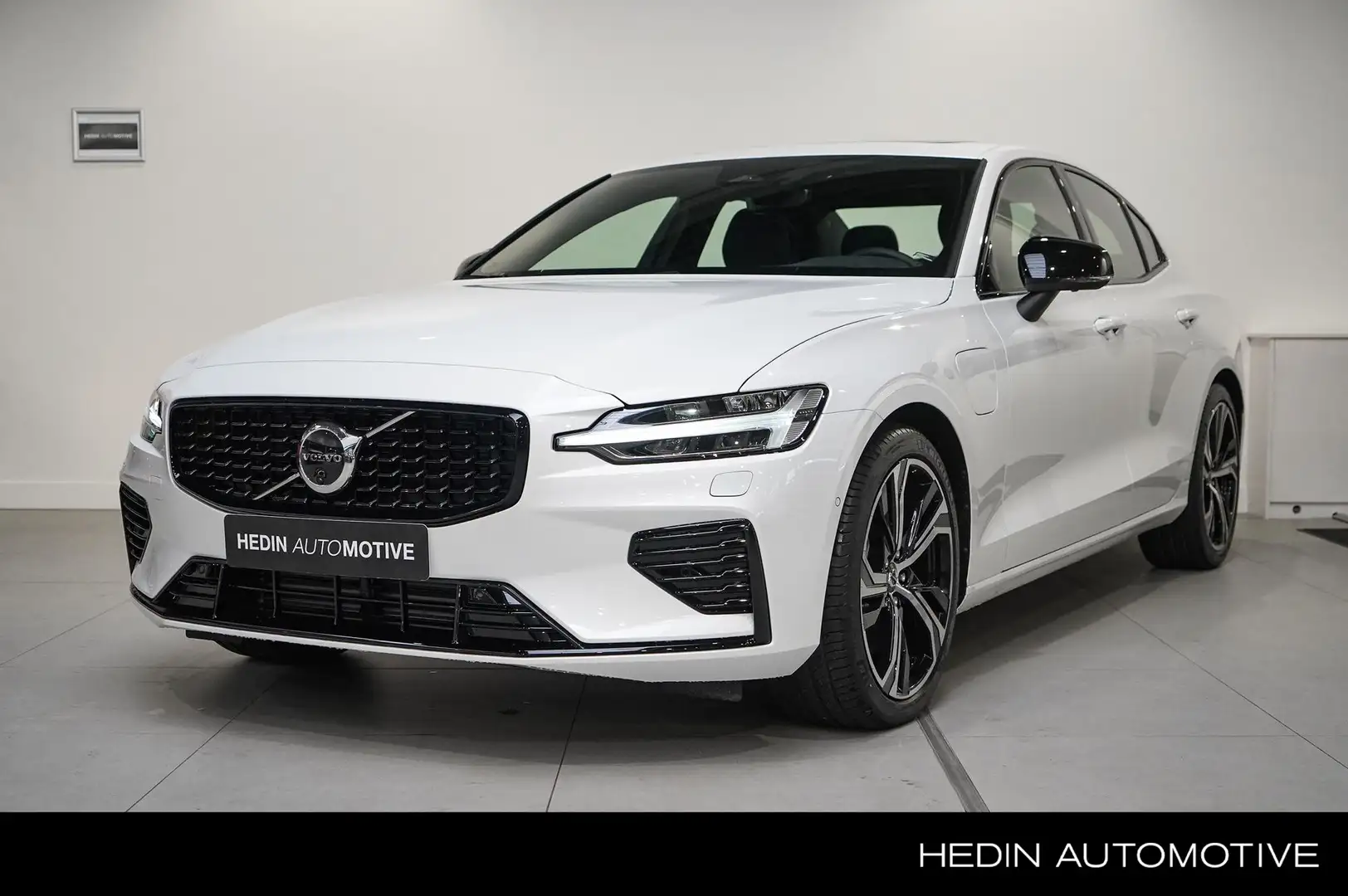 Volvo S60 Recharge T6 AWD Ultimate Dark 350pk | 360° Parkeer Wit - 1