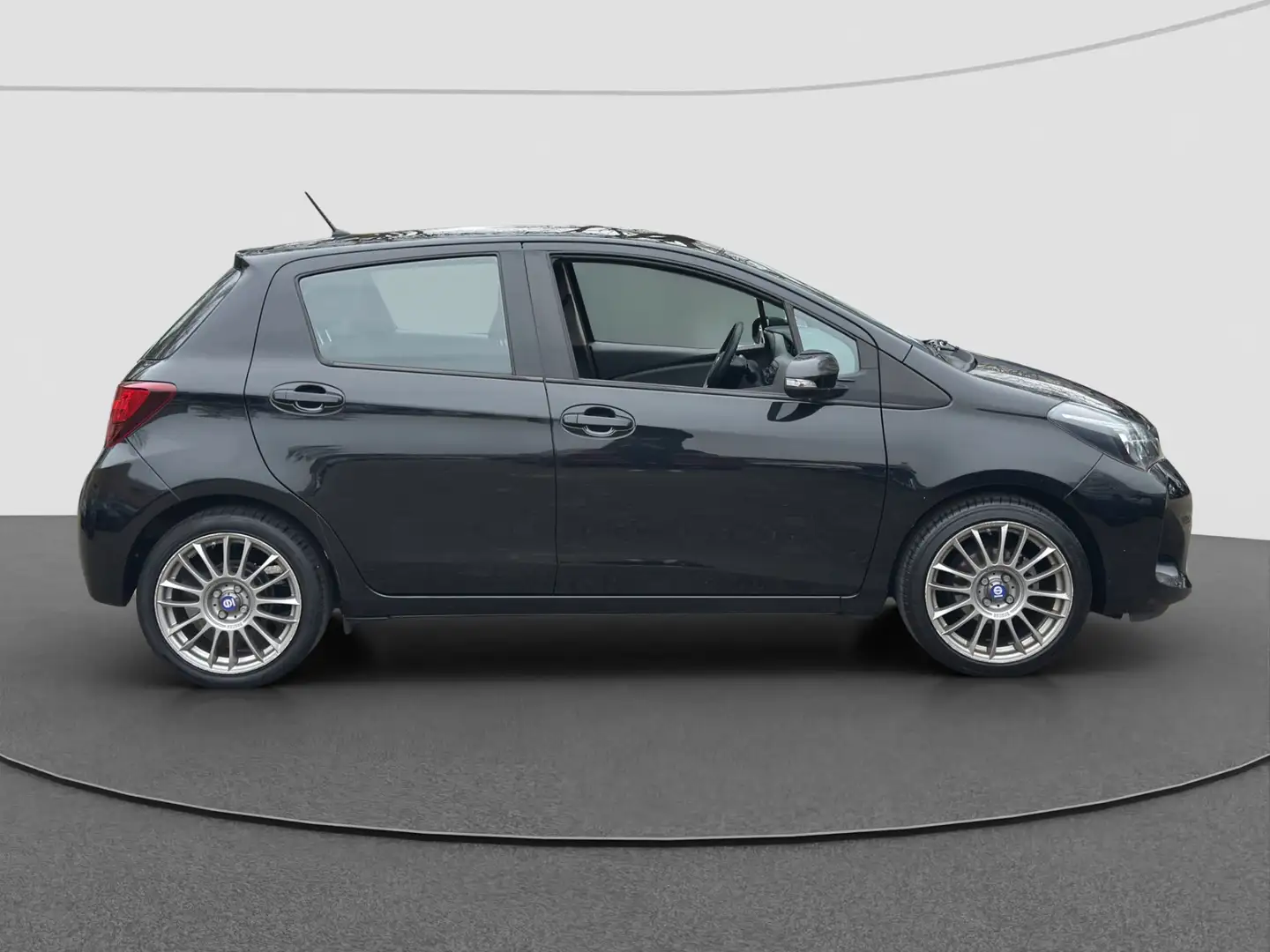Toyota Yaris 1.0 VVT-i Now | Airco | 5drs | Volledig onderhoude Zwart - 2