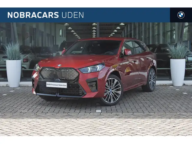 BMW iX2 eDrive20 M Sport / Sportstoelen / Adaptieve LED /