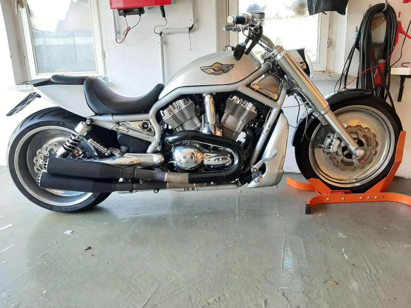 Harley-Davidson V-Rod Grijs - 1