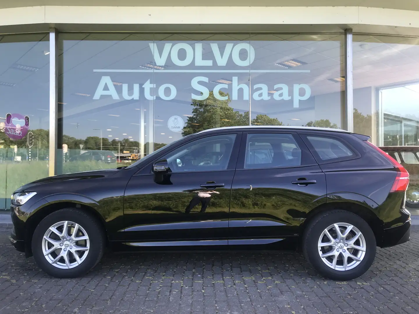 Volvo XC60 2.0 T5 Momentum Automaat | Rijklaar incl 12 mnd Bo Zwart - 2